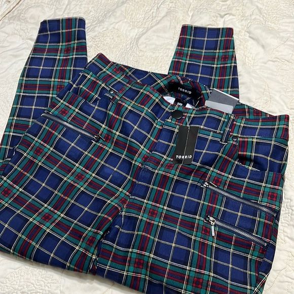 Torrid tartan plaid skinny pants - Picture 2 of 9